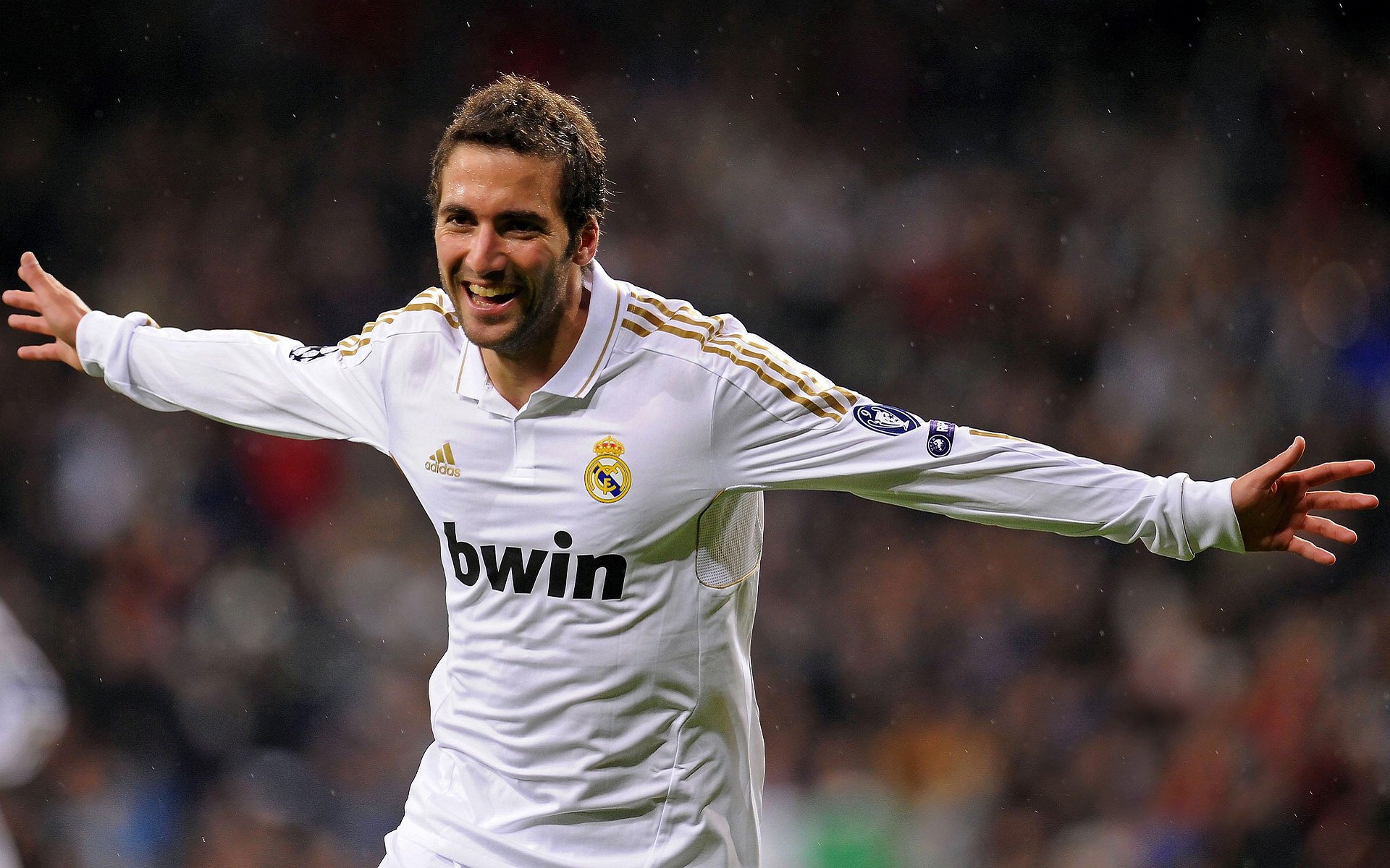 足球赛场焦点！阿根廷队对阵西班牙队，防守反击奏效，球队笑到最后